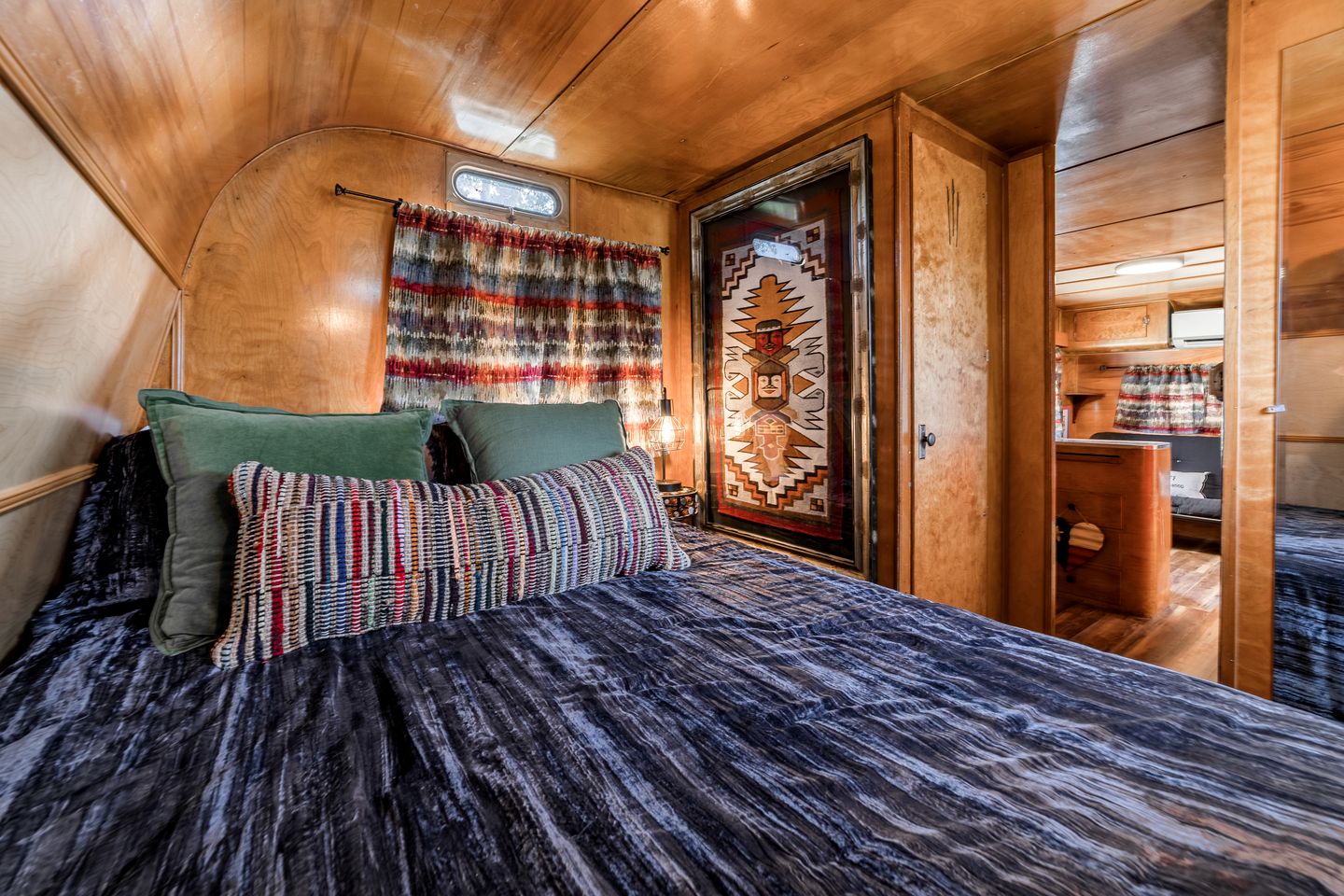 Vintage Camper Amazingly Equipped Great for a Unique Getaway in Texas