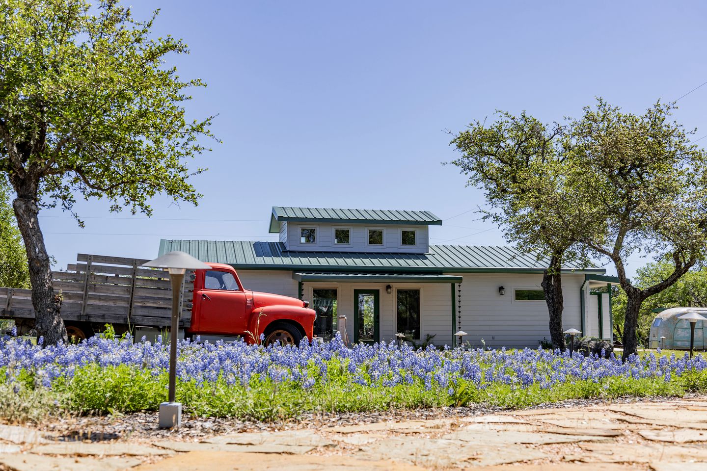 Vintage Camper Amazingly Equipped Great for a Unique Getaway in Texas