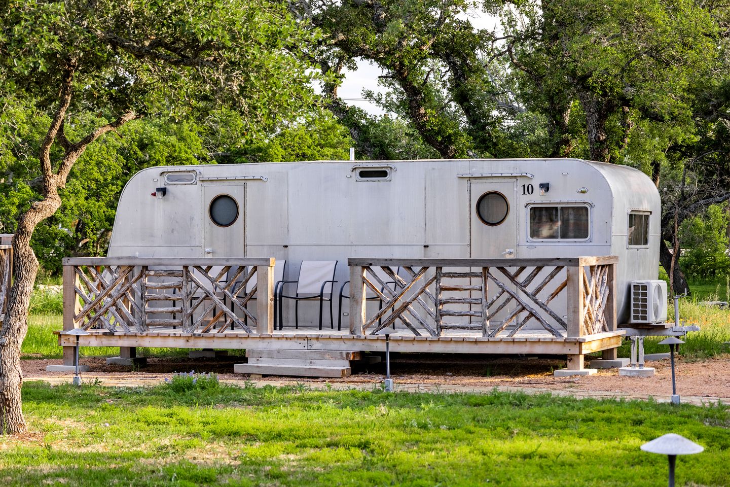 Vintage Camper Amazingly Equipped Great for a Unique Getaway in Texas