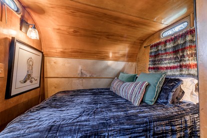 Vintage Camper Amazingly Equipped Great for a Unique Getaway in Texas photo 5