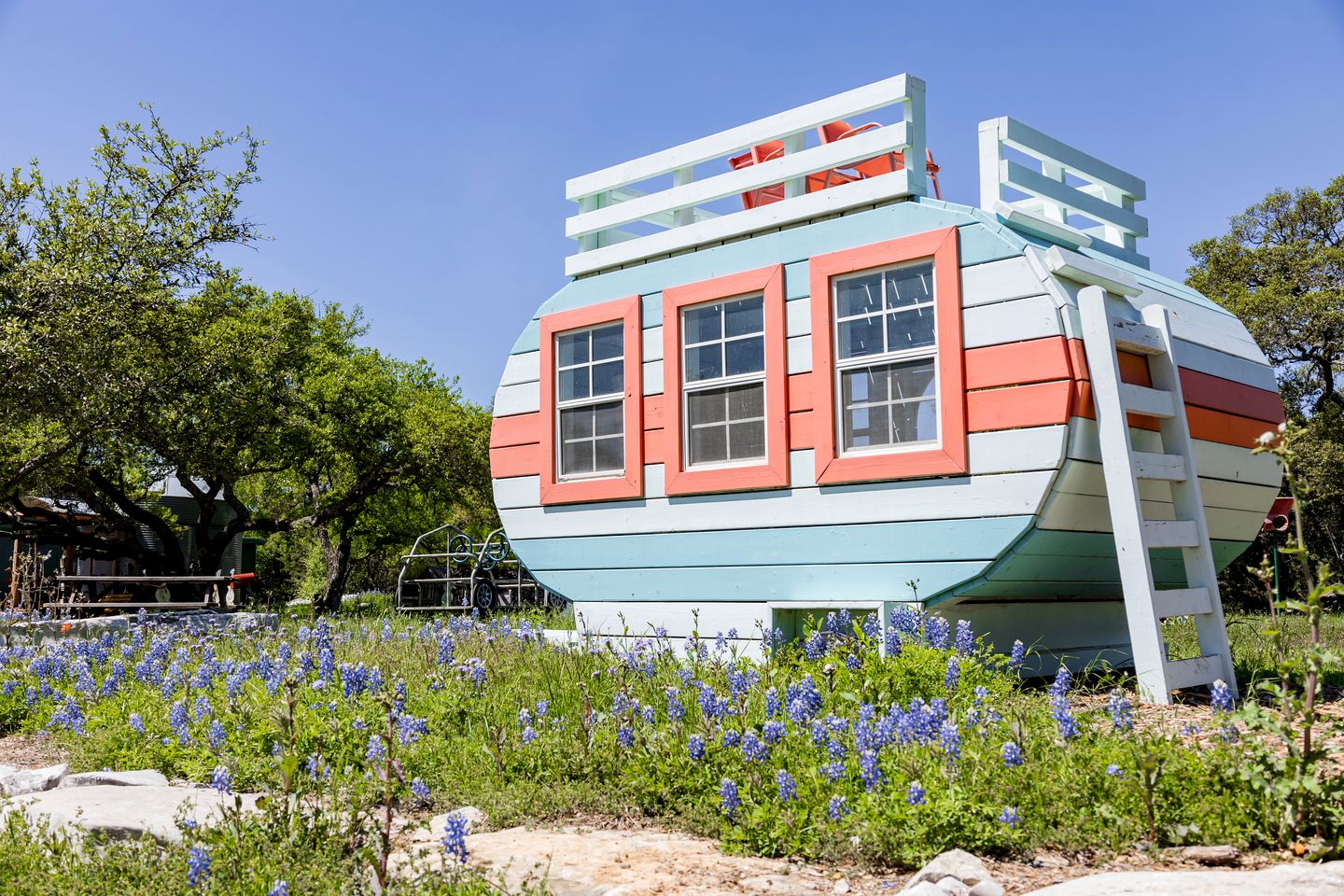 Vintage Camper Amazingly Equipped Great for a Unique Getaway in Texas
