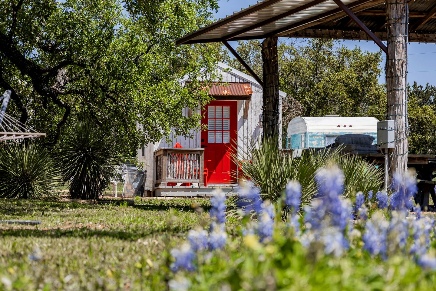 Vintage Camper Amazingly Equipped Great for a Unique Getaway in Texas