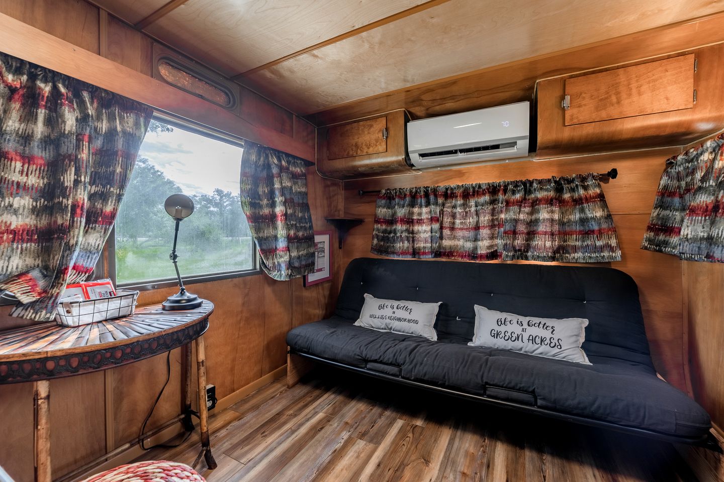 Vintage Camper Amazingly Equipped Great for a Unique Getaway in Texas