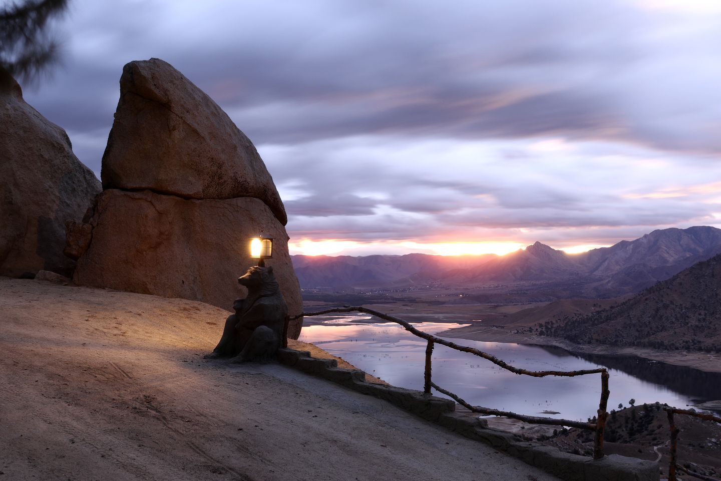 Mountain Cabin with Stunning Views, BBQ and Deck in California
