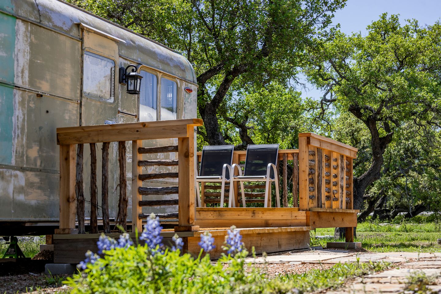 Charming Luxurious Airstream Beautifully Design with Indoor Bath in Texas