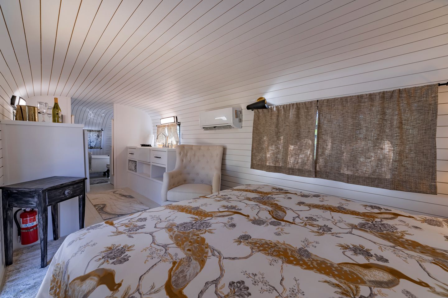 Charming Luxurious Airstream Beautifully Design with Indoor Bath in Texas