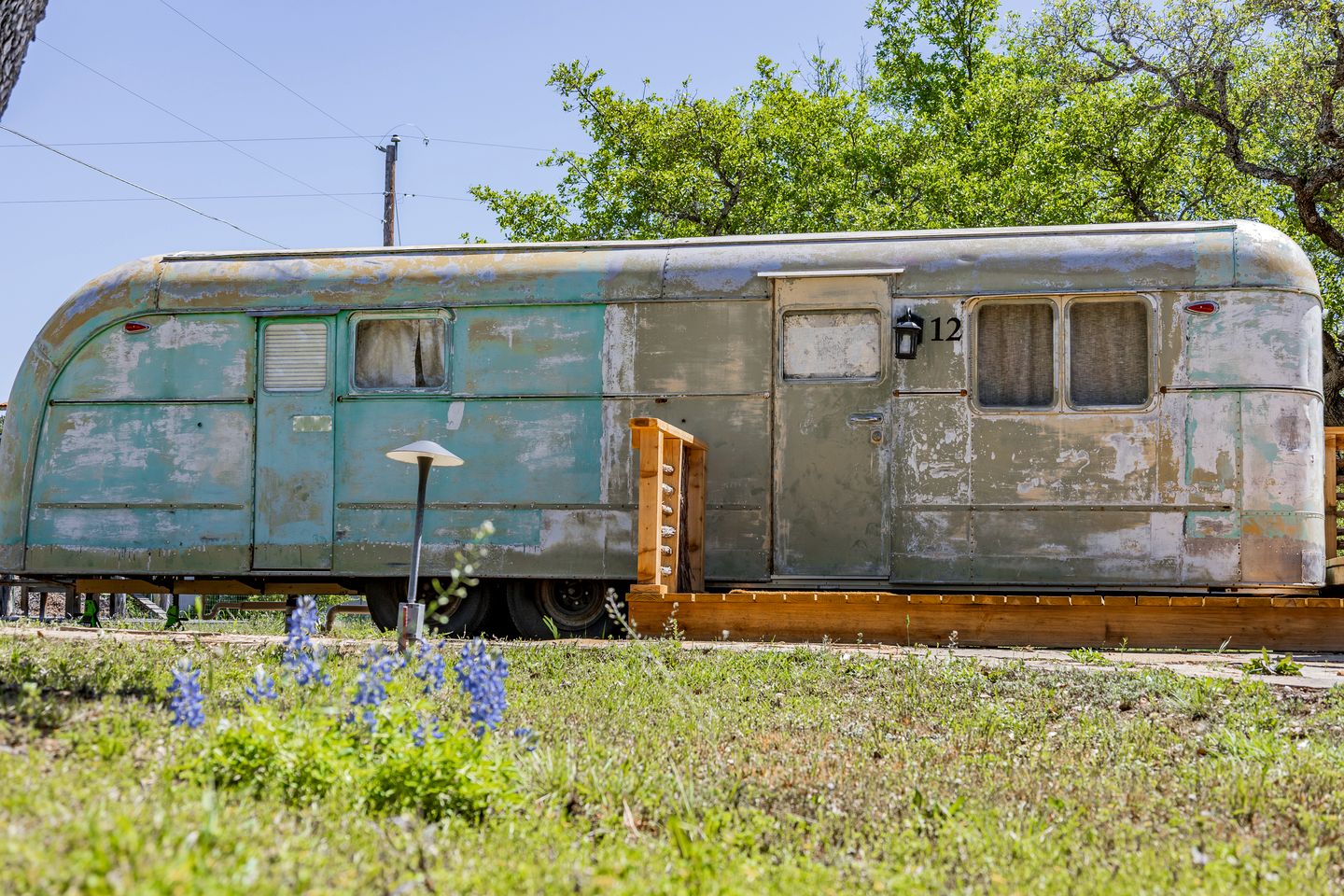 Charming Luxurious Airstream Beautifully Design with Indoor Bath in Texas