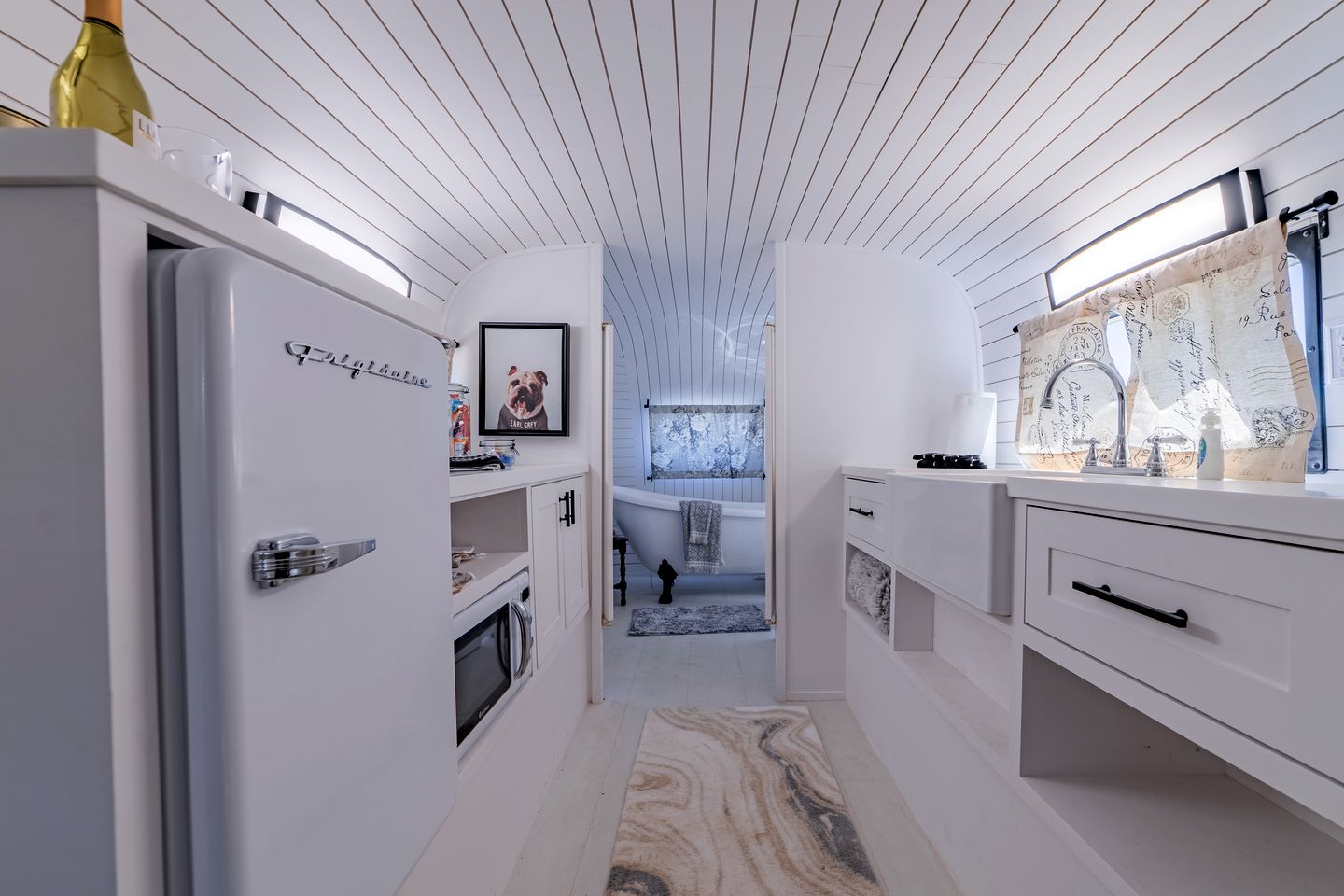 Charming Luxurious Airstream Beautifully Design with Indoor Bath in Texas