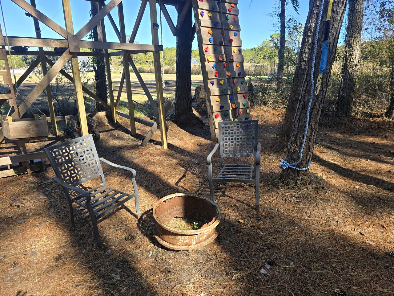 Cozy Equipped Camper With Picnic Space, Pool and BBQ in Virginia