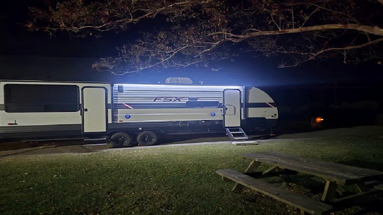 Cozy Equipped Camper With Picnic Space, Pool and BBQ in Virginia