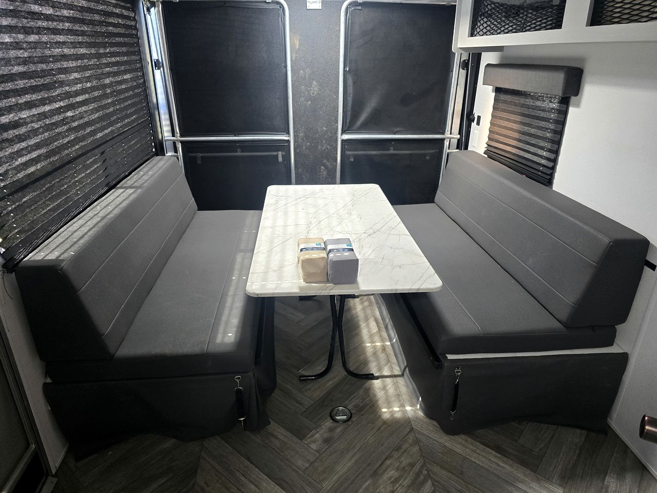 Cozy Equipped Camper With Picnic Space, Pool and BBQ in Virginia