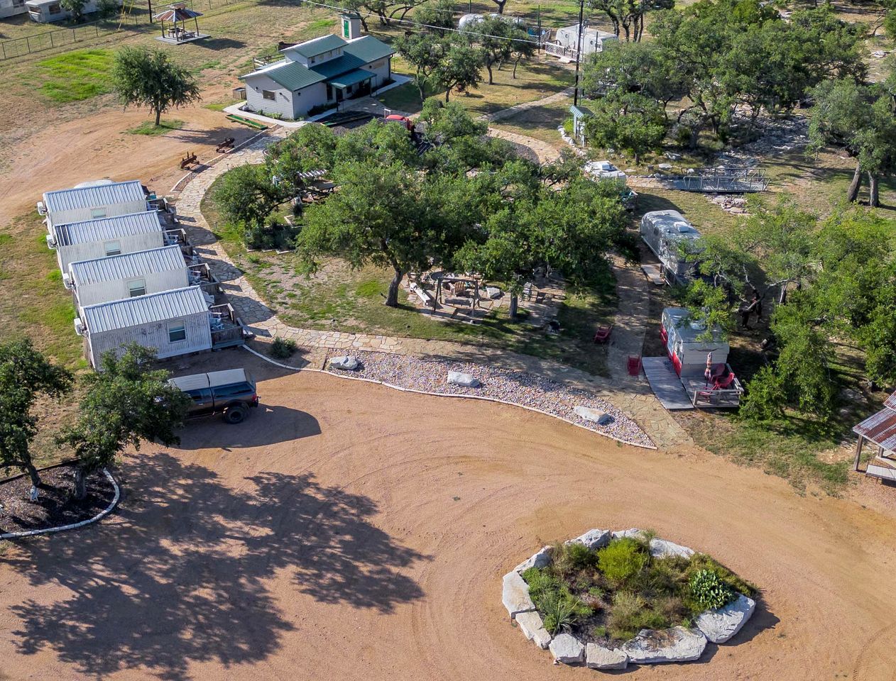 Fabulous Cozy Airstream Perfect for a Small Family Unique Escape in Texas
