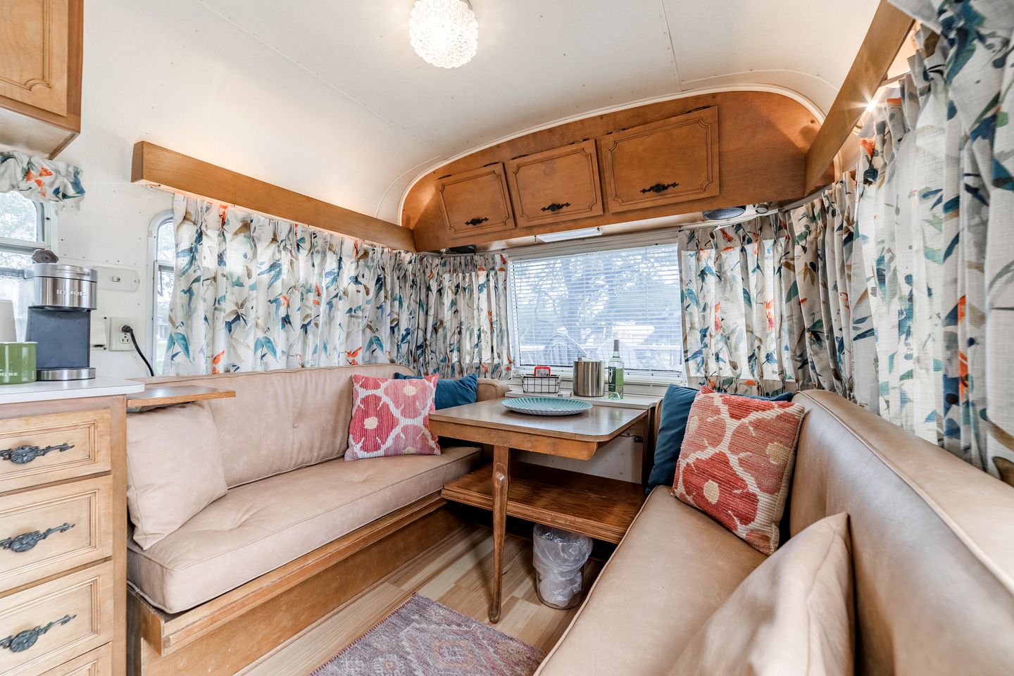 Fabulous Cozy Airstream Perfect for a Small Family Unique Escape in Texas