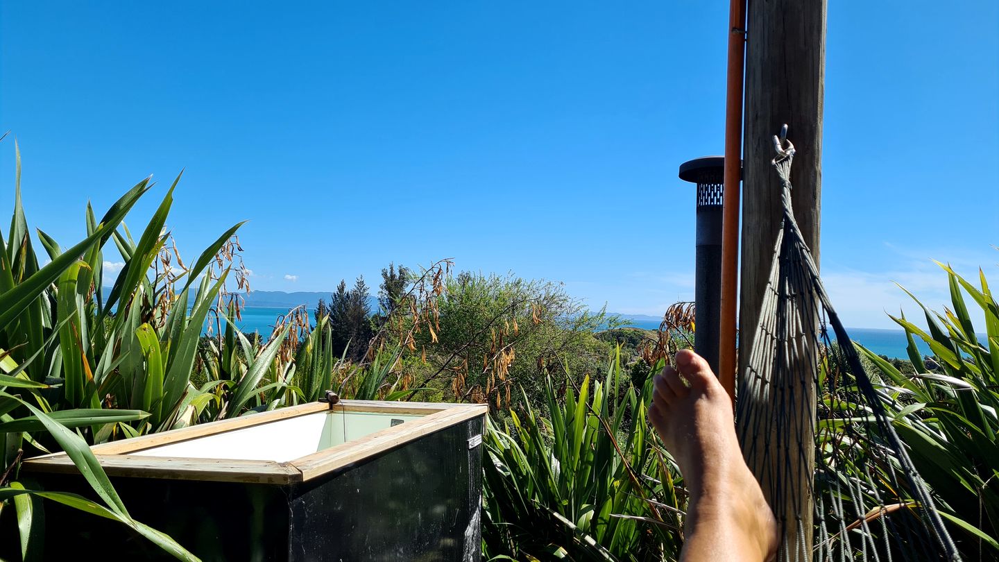Beautiful Romantic Tiny House with Outdoor Bath and Breathtaking Views in NZ