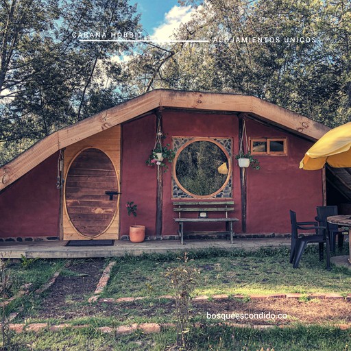 Unique Hobbit Cabin Ideal for a Peaceful Couples Getaway in Colombia