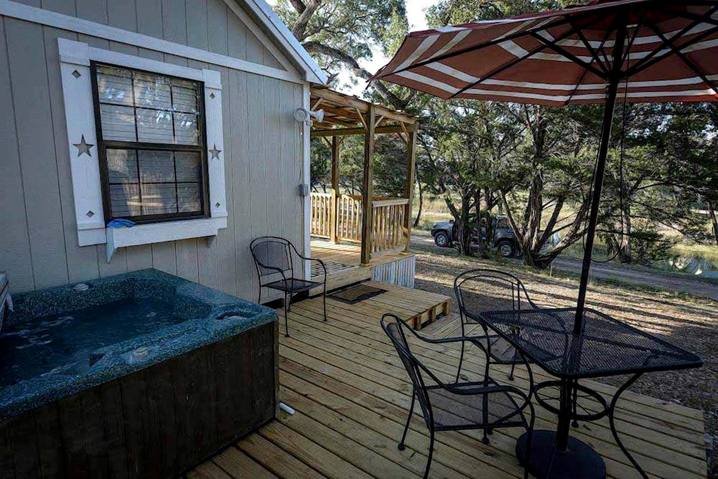 Rustic Dog-Friendly Cabin with Private Deck and Hot-Tub in Texas