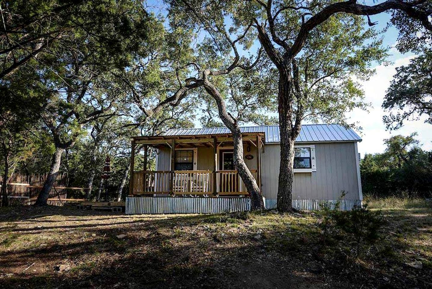 Rustic Dog-Friendly Cabin with Private Deck and Hot-Tub in Texas