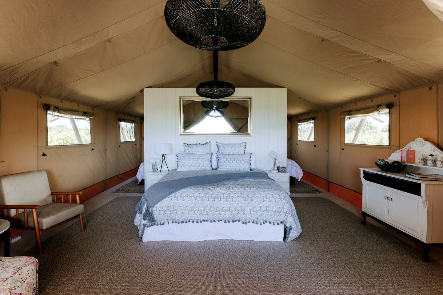 Peaceful Safari Tent on Boutique Vineyard near Hastings, North Island