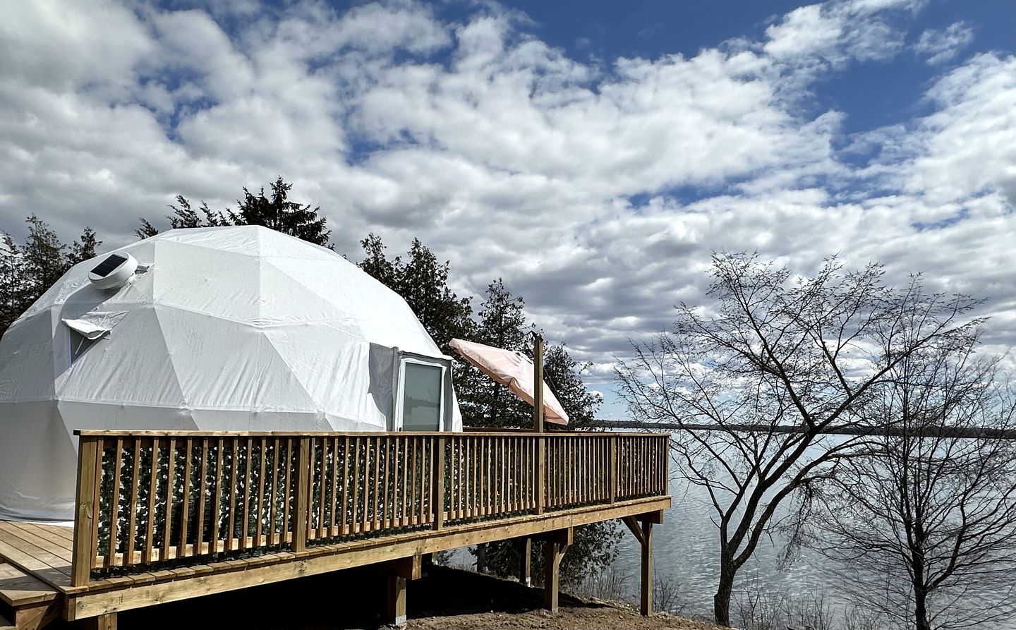 Stunning Dome with Barbecue and Great Vistas in Yarker, Ontario