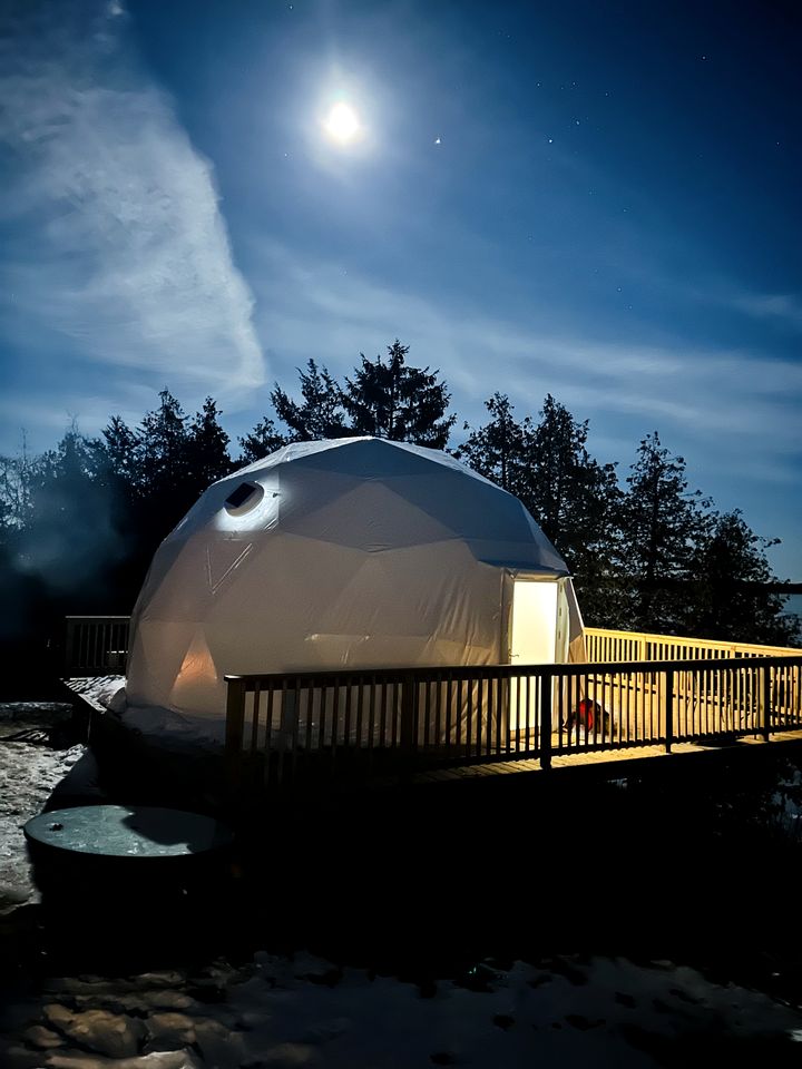 Stunning Dome with Barbecue and Great Vistas in Yarker, Ontario