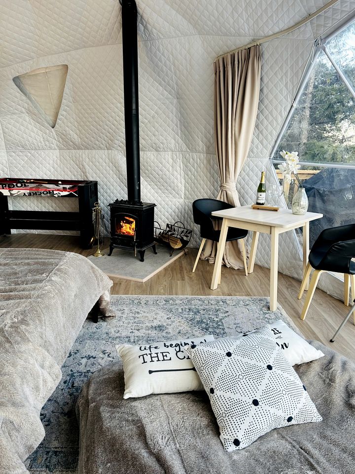 Stunning Dome with Barbecue and Great Vistas in Yarker, Ontario