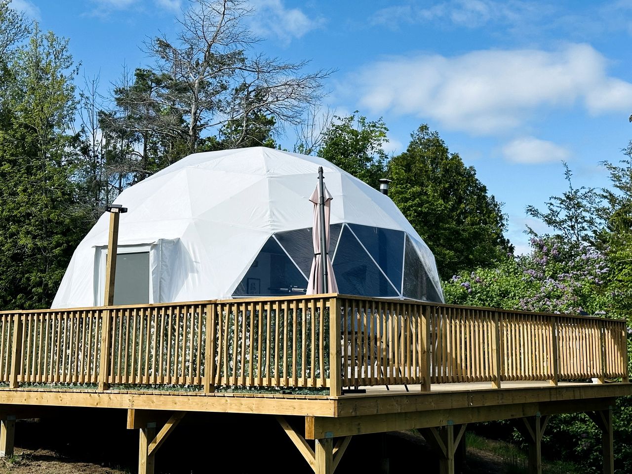 Stunning Dome with Barbecue and Great Vistas in Yarker, Ontario