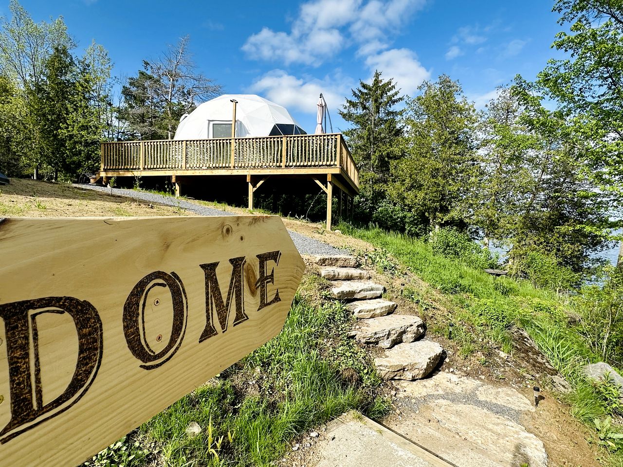 Stunning Dome with Barbecue and Great Vistas in Yarker, Ontario