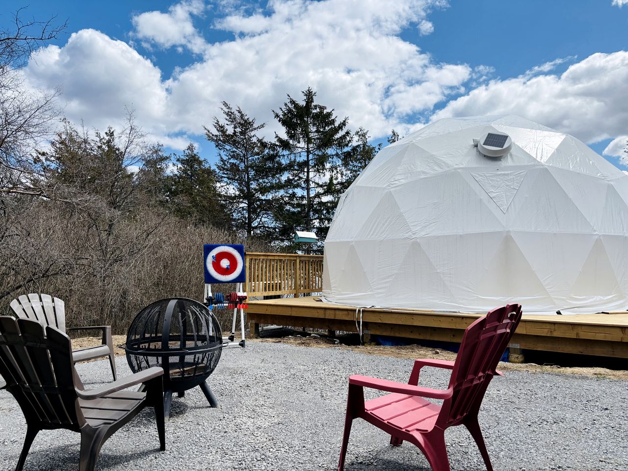 Stunning Dome with Barbecue and Great Vistas in Yarker, Ontario