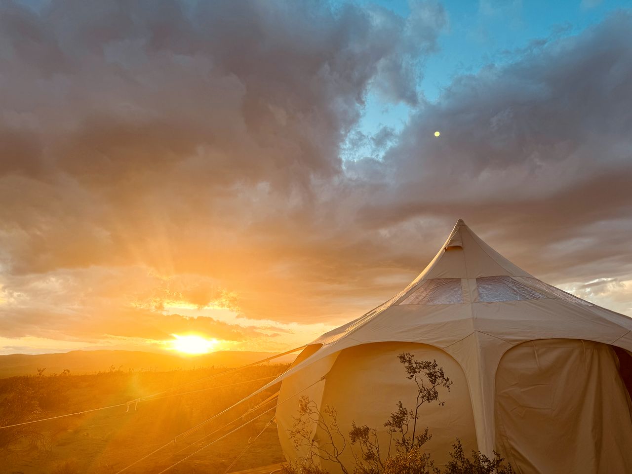 Gorgeous Yurt with Tank Pool, Fire Pit and Barbecue in Wonder Valley, California