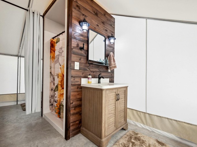 Tented Cabins (United States of America, Valley Mills, Texas)