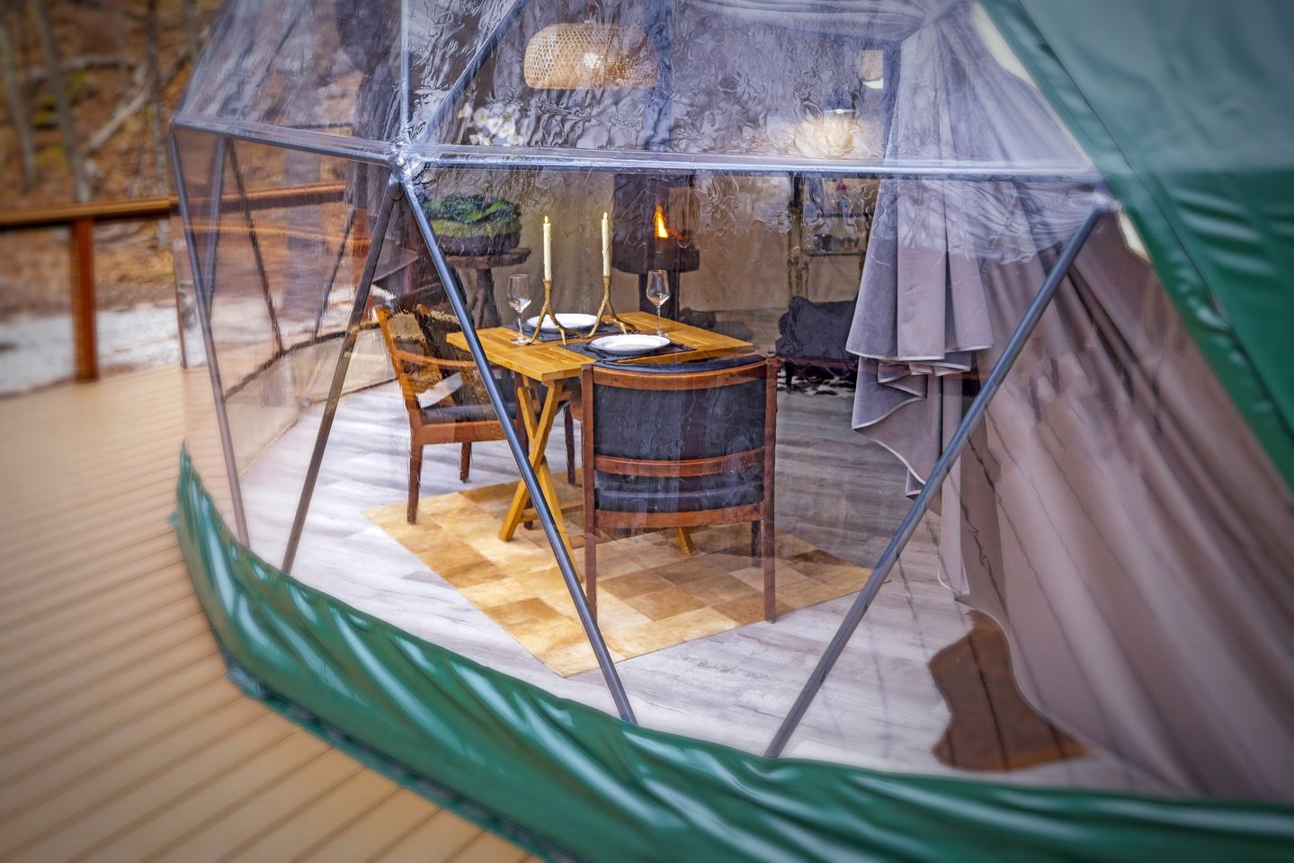 Peaceful Dome with Fireplace in Swan Lake, New York
