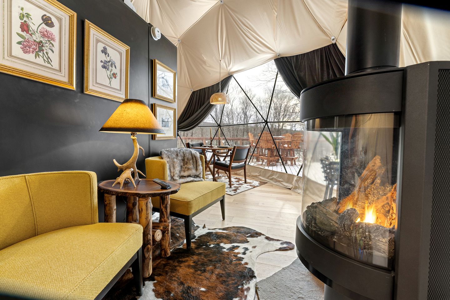 Peaceful Dome with Fireplace in Swan Lake, New York