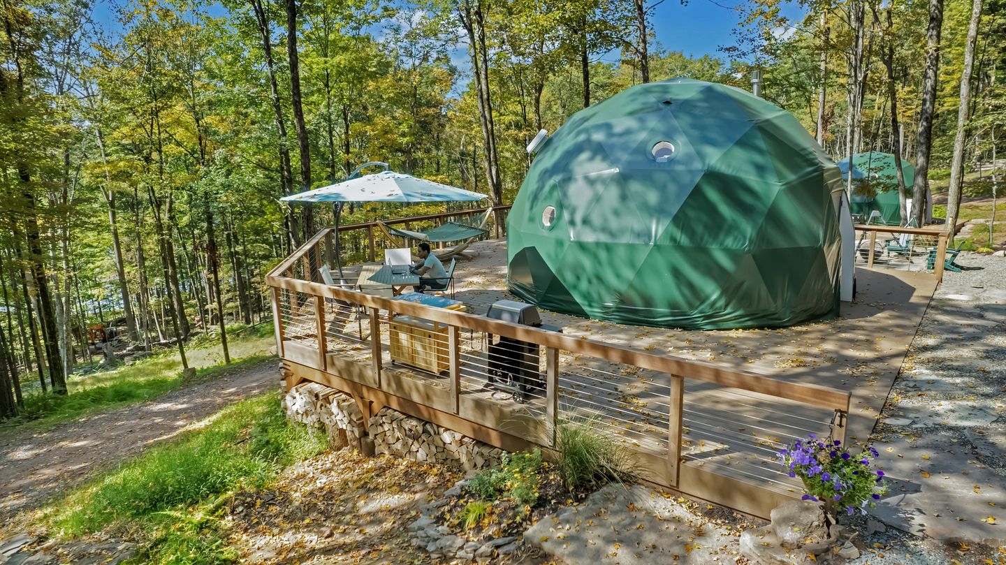 Peaceful Dome with Fireplace in Swan Lake, New York