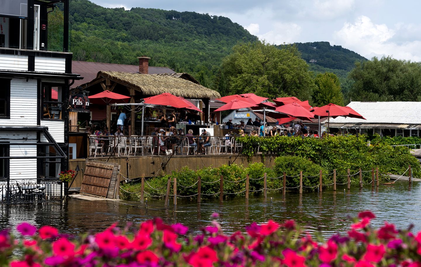 Stunning Safari Tent with Fire Pit in Hatley, Quebec