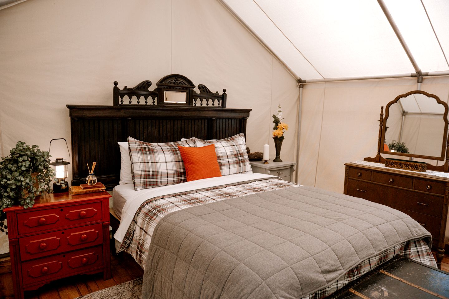 Stunning Safari Tent with Fire Pit in Hatley, Quebec