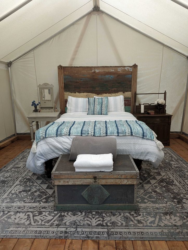 Stunning Safari Tent with Fire Pit in Hatley, Quebec