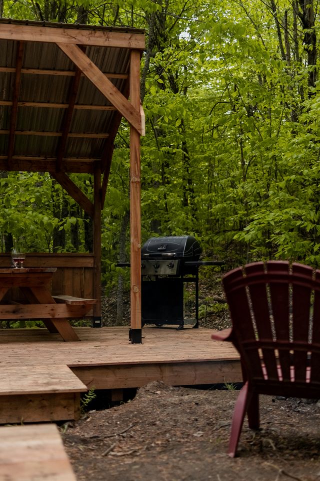 Embrace Nature in this Beautiful Tiny House with Fire Pit in Hatley, Quebec