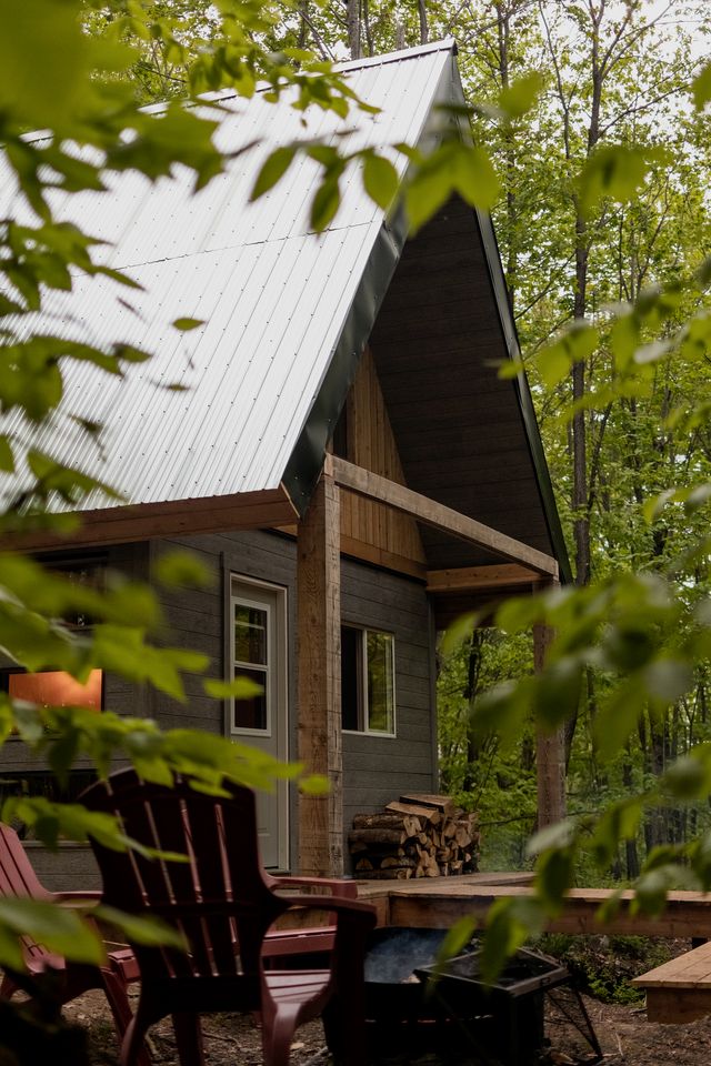Embrace Nature in this Beautiful Tiny House with Fire Pit in Hatley, Quebec