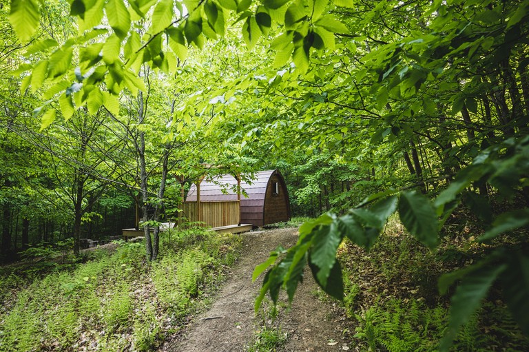 Pods (Canada, Albert Mines, Quebec)