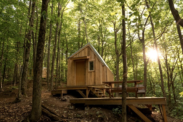 Cabins (Canada, Albert Mines, Quebec)