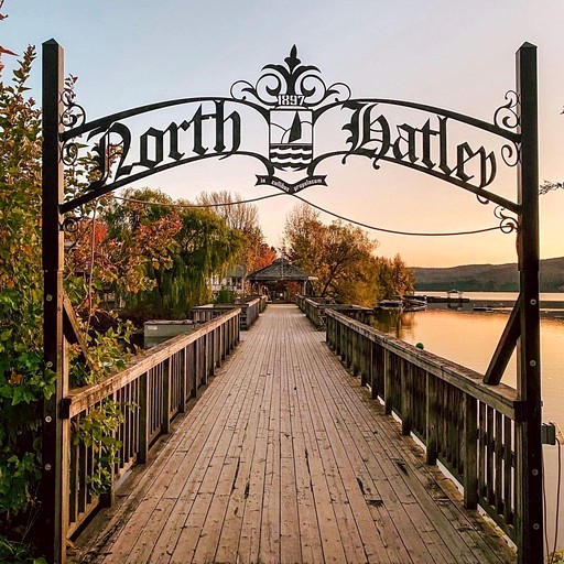 Cabins (Canada, Albert Mines, Quebec)