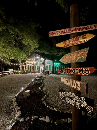 Domes (United States of America, Waynesboro, Tennessee)