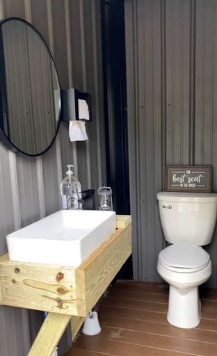 Domes (United States of America, Waynesboro, Tennessee)