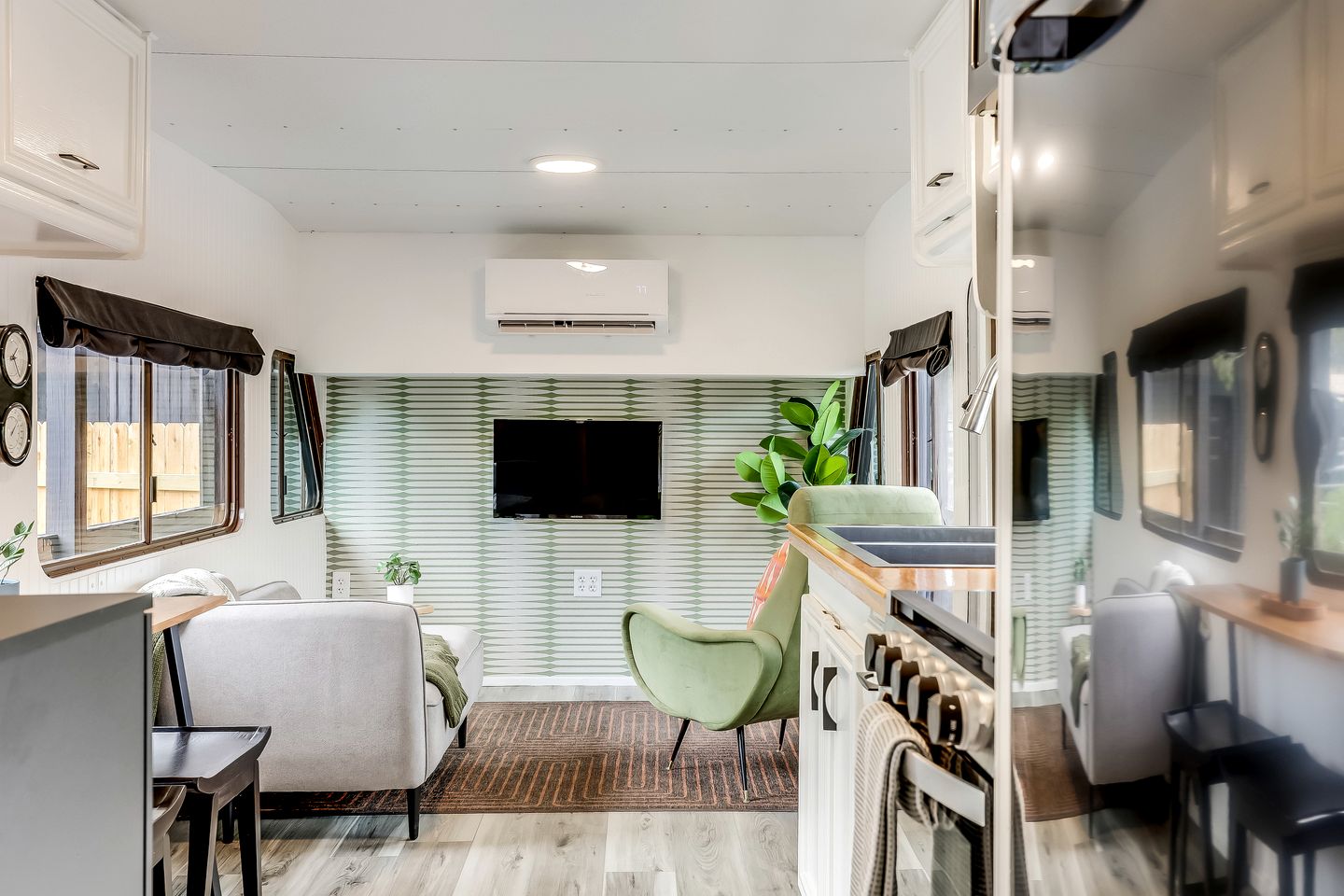 Unique Tiny House with Hot-tub, Fire Pit and Hiking Trail in Leander, Texas