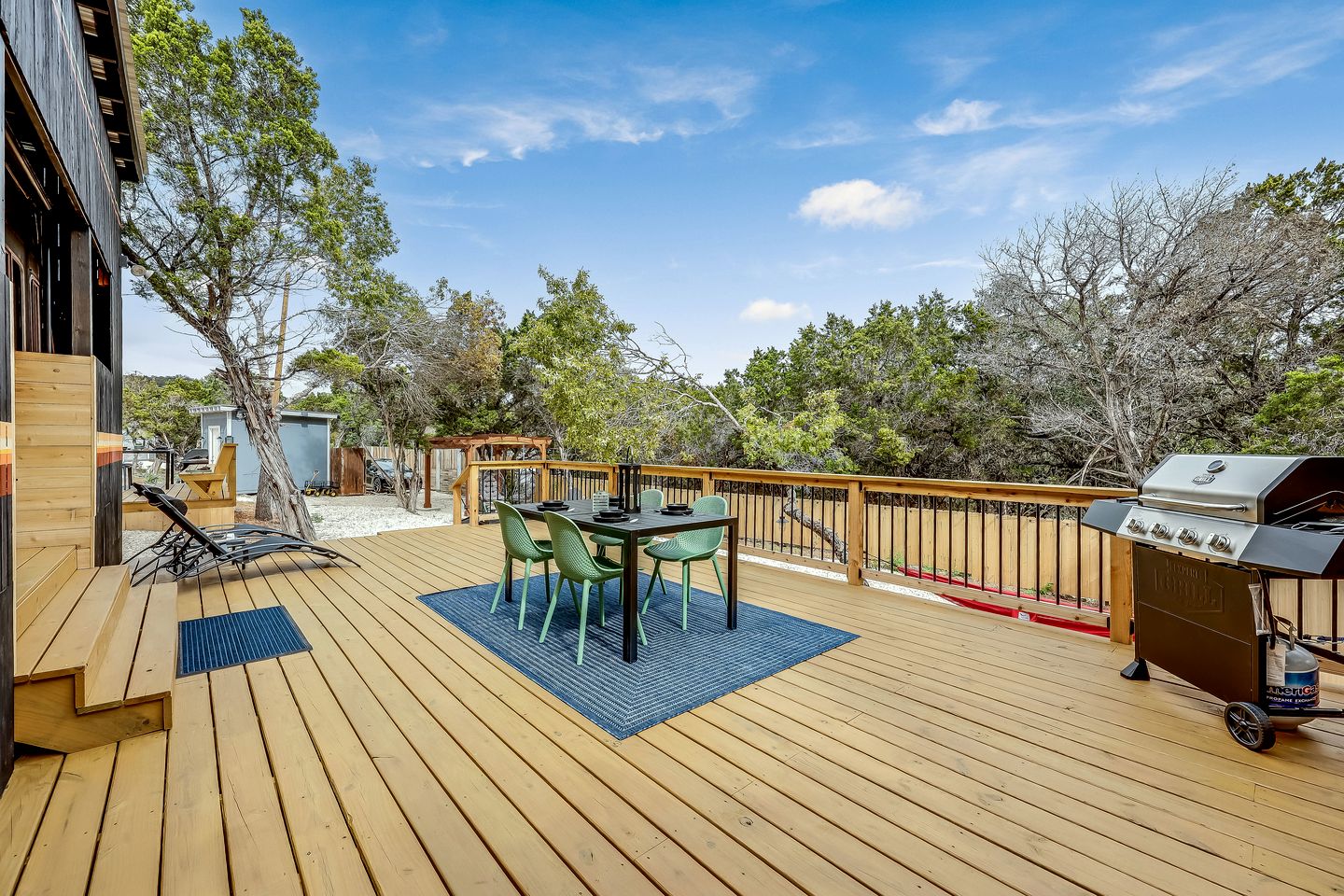 Unique Tiny House with Hot-tub, Fire Pit and Hiking Trail in Leander, Texas