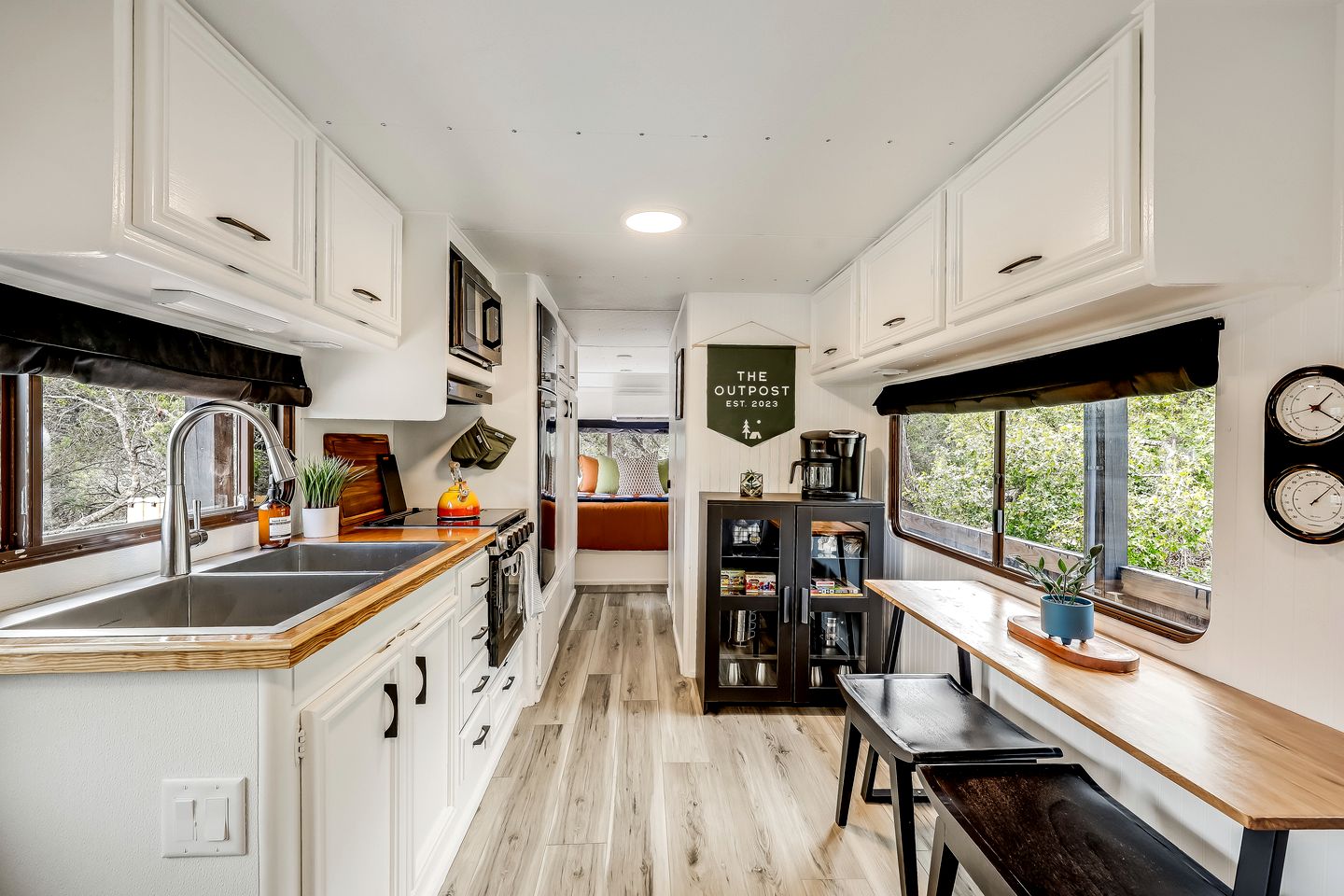 Unique Tiny House with Hot-tub, Fire Pit and Hiking Trail in Leander, Texas