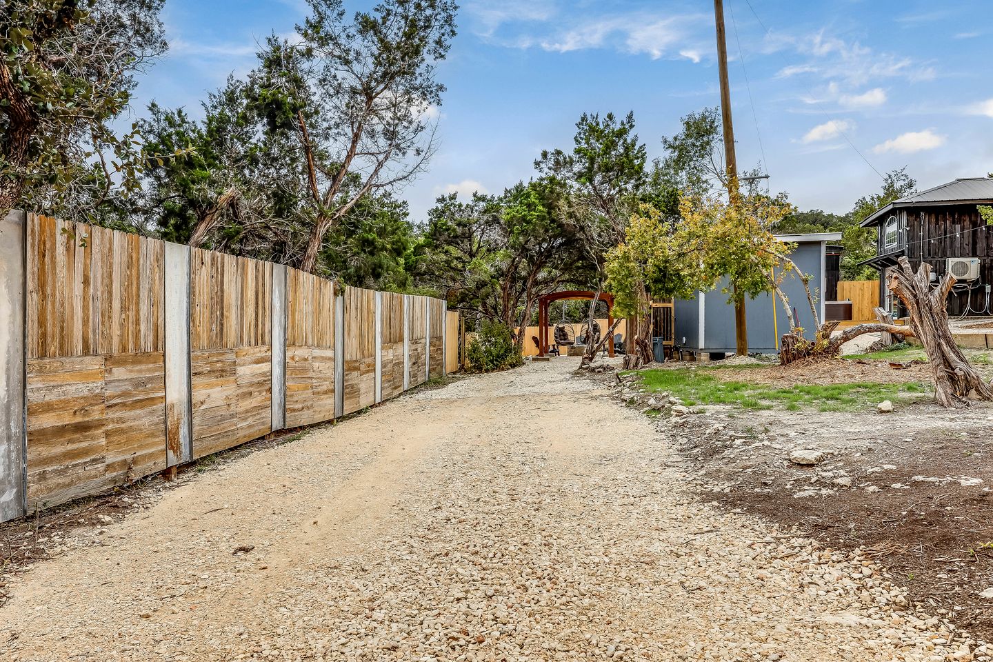 Unique Tiny House with Hot-tub, Fire Pit and Hiking Trail in Leander, Texas