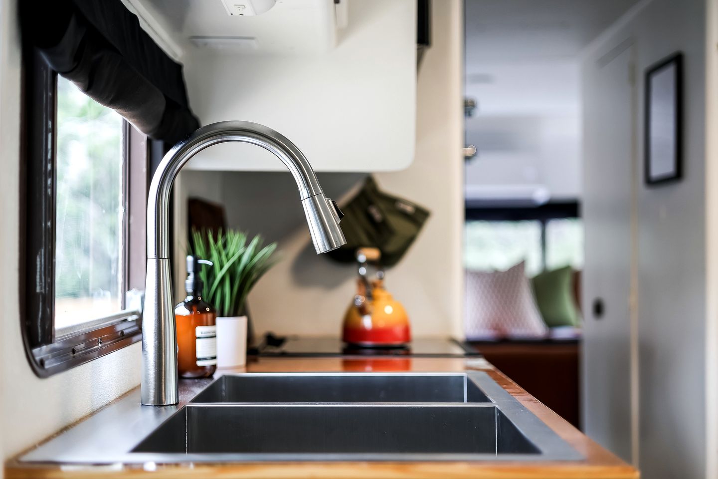 Unique Tiny House with Hot-tub, Fire Pit and Hiking Trail in Leander, Texas