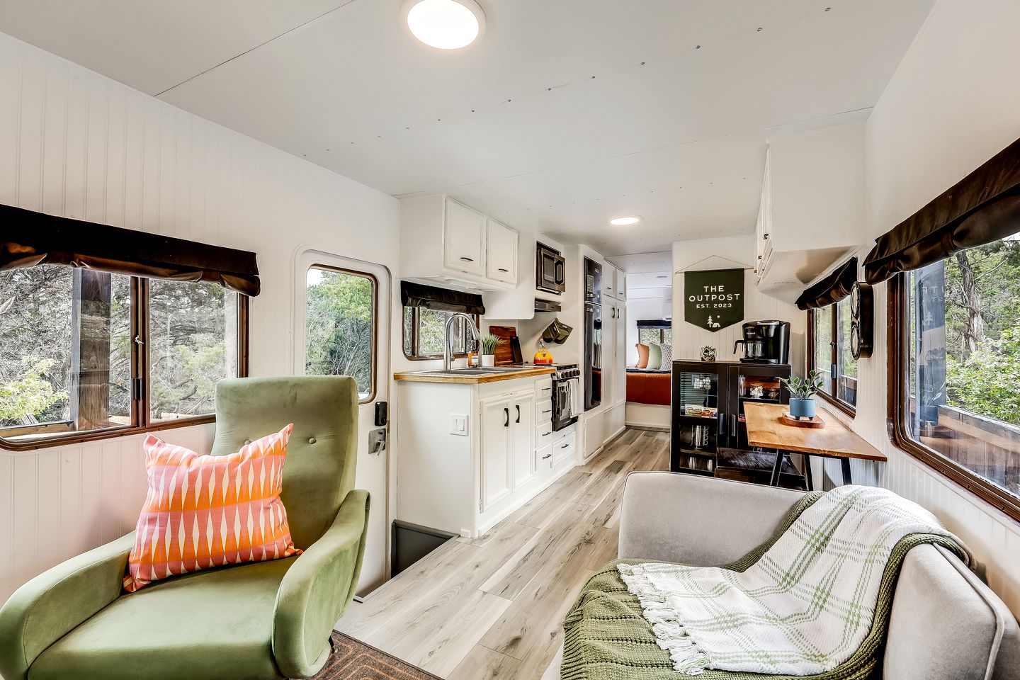 Unique Tiny House with Hot-tub, Fire Pit and Hiking Trail in Leander, Texas