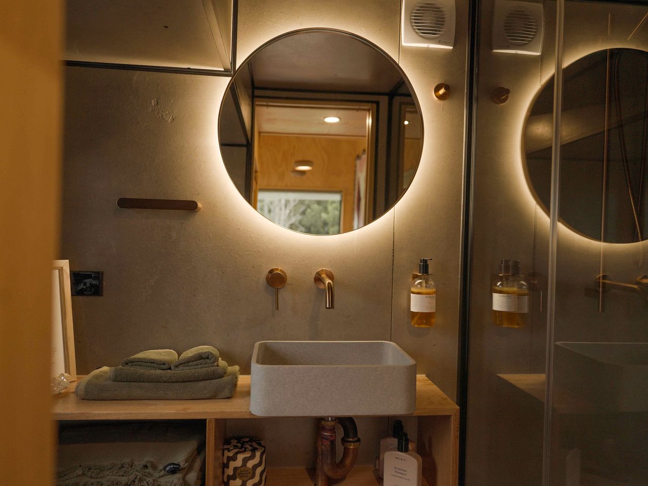 Luxurious Tiny Home with Outdoor Bath in Mullumbimby, New South Wales